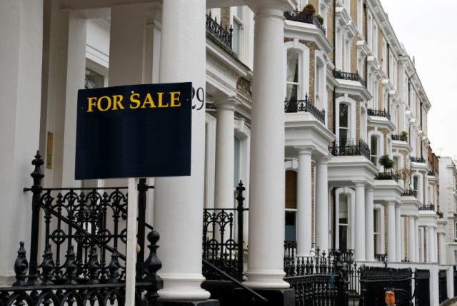 Wealthy London Homeowners Drop Asking Prices